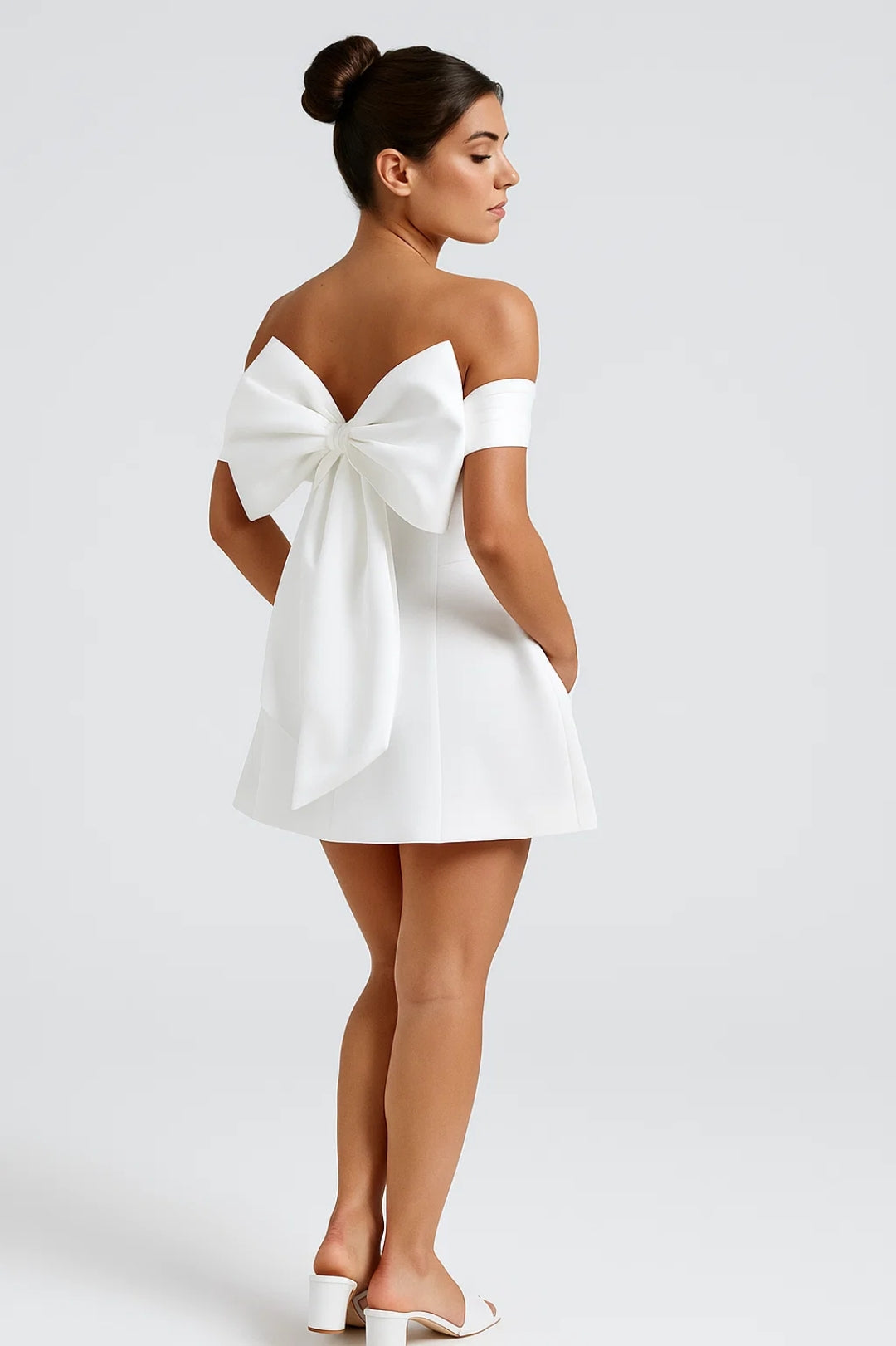 Robe Mini Femme - Épaules Dénudées Bicolore Coupe Patineuse | Chic