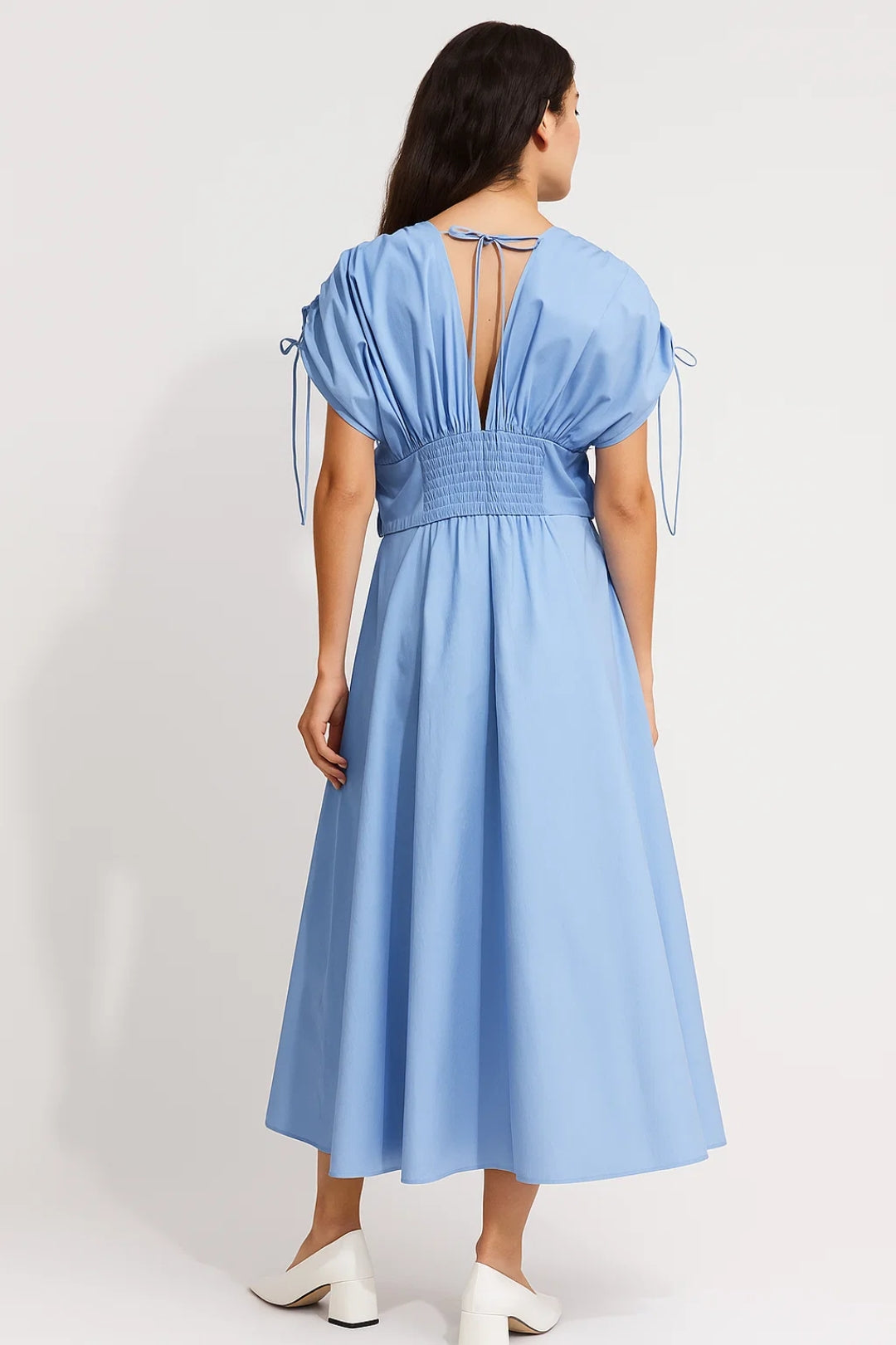 Robe Maxi Femme - Col V Profond avec Applique Florale à la Taille | Été