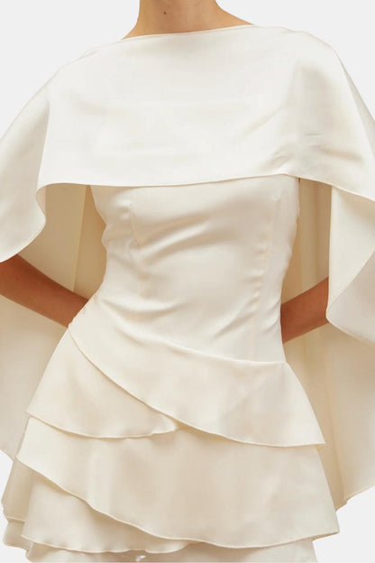 Anaïs - Robe de Soirée Courte Femme Glamour avec Cape Intégrée et Jupe à Volants