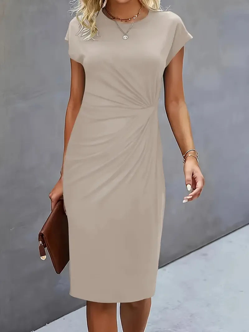 Clara - Robe Invitée Mariage Femme Chic Fourreau Drapé et Manches Courtes
