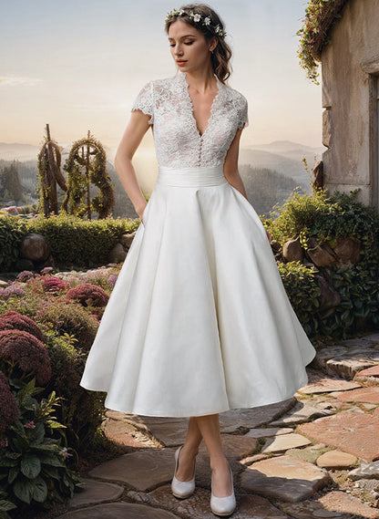 Louise - Robe Invitée Mariage Femme Romantique Jupe Évasée et Col V en Dentelle