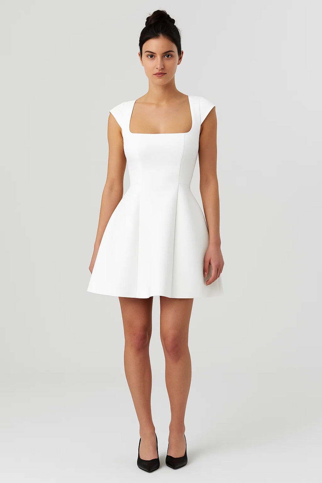 Robe Mini Femme - Encolure Carrée Manches Courtes Patineuse | Chic