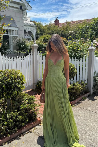 Rosalie - Robe Invitée Mariage Femme Élégante à Bretelles Croisées avec Haut Brodé et Jupe Plissée