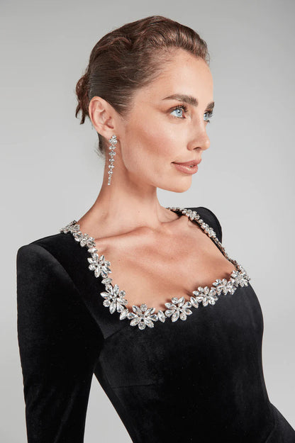 Séraphine - Robe de Soirée Mini Femme Glamour avec Col Carré Orné et Manches Longues Ajustées