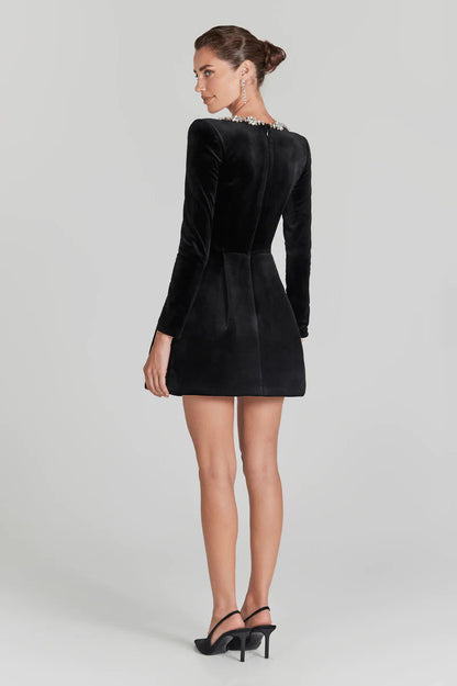 Séraphine - Robe de Soirée Mini Femme Glamour avec Col Carré Orné et Manches Longues Ajustées